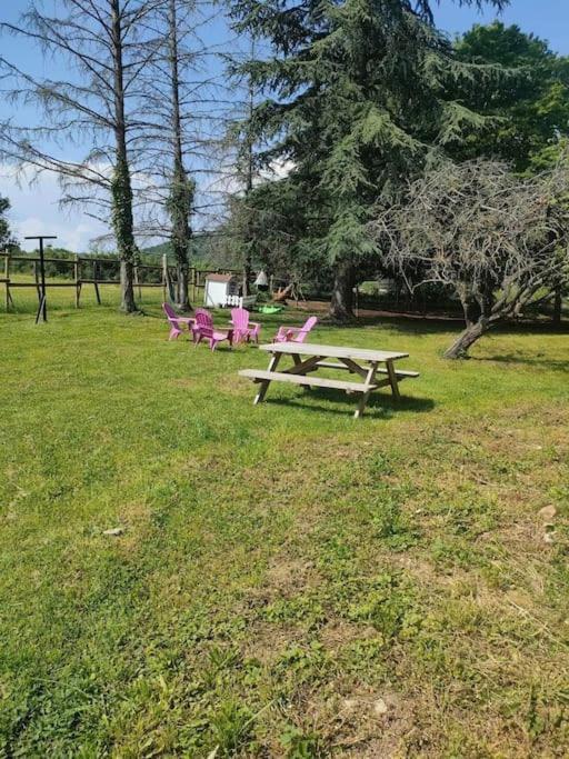 Gite La Roche Paisible Saint-Julien-de-Coppel Kültér fotó